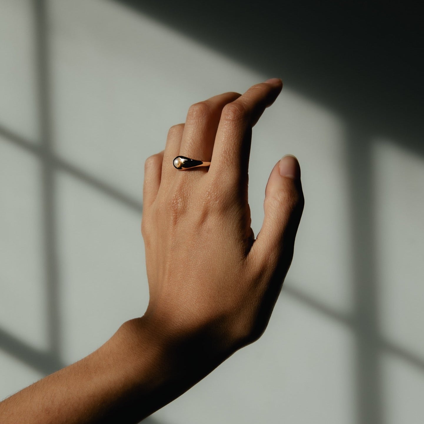 gold ring with pearl set