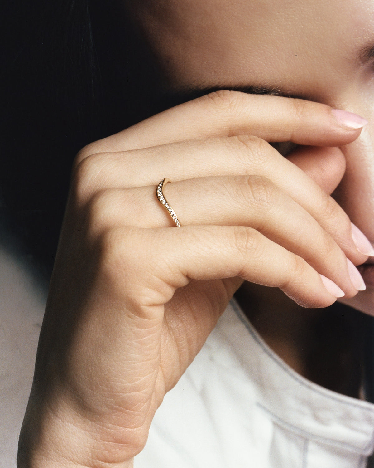 The Curved Wedding Band I - Diamond Pavé